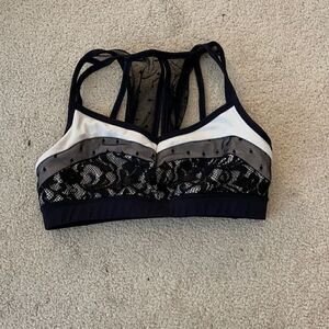 Karma Yoga Lace back detail bra small